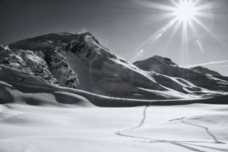 photo photo paysage montagne noir et blanc